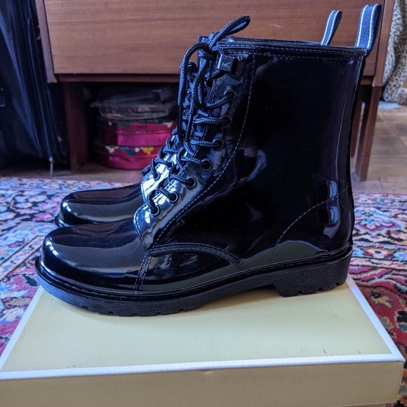 MICHAEL Michael KorsTavie Lug Sole Rain Booties - Picture 9 of 11